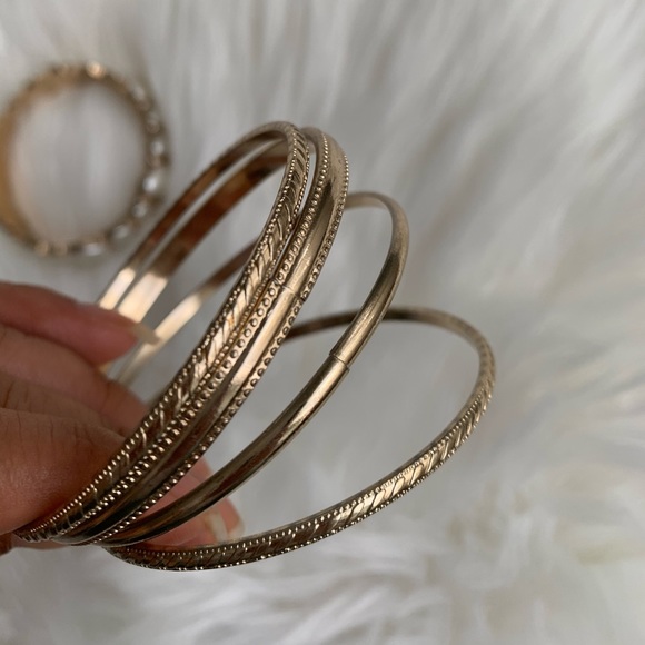 Gold bracelet stack - Picture 4 of 4